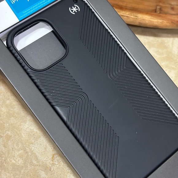 Speck Black Presidio2 Grip iPhone 12 Pro Max Phone Case - Picture 4 of 5